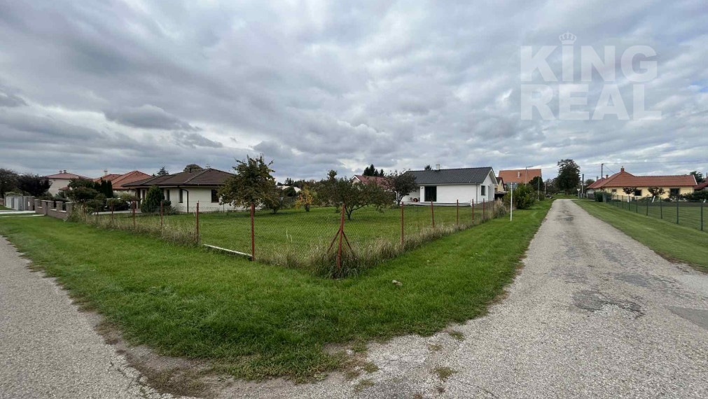 Na predaj pozemok v obci Poľný Kesov