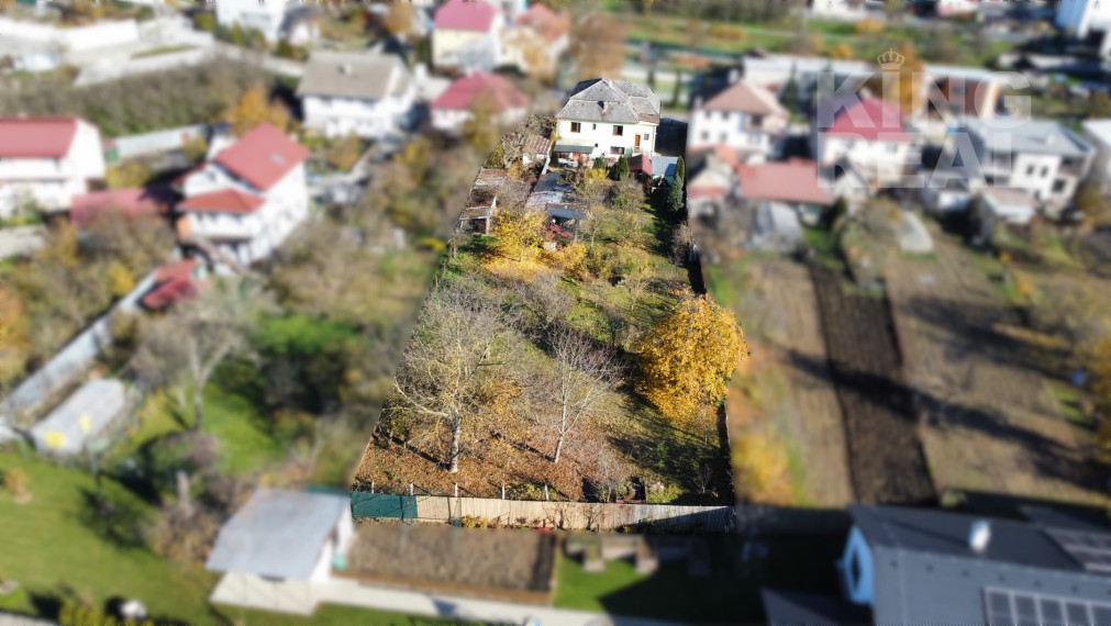 Predaj priestranného rodinného domu s veľkým pozemkom – Nižná Hutka, Ortášska ulica (12 km od Košíc)