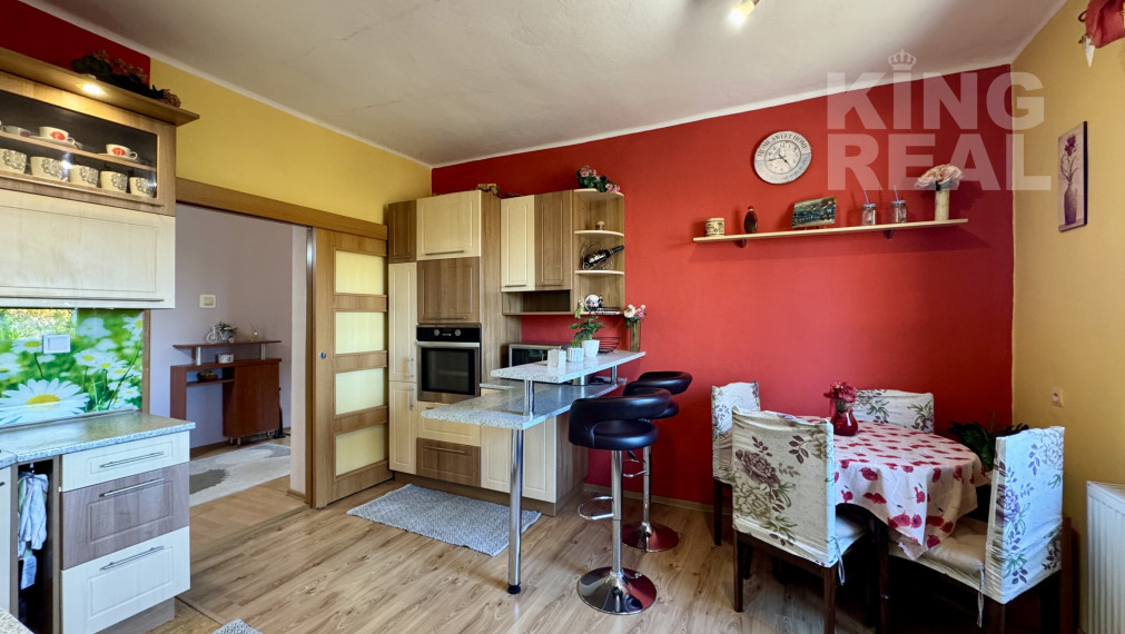 Predaj priestranného rodinného domu s veľkým pozemkom – Nižná Hutka, Ortášska ulica (12 km od Košíc)