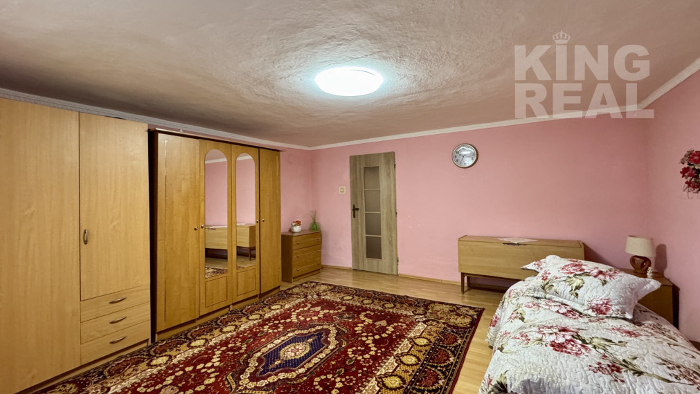 Predaj priestranného rodinného domu s veľkým pozemkom – Nižná Hutka, Ortášska ulica (12 km od Košíc)