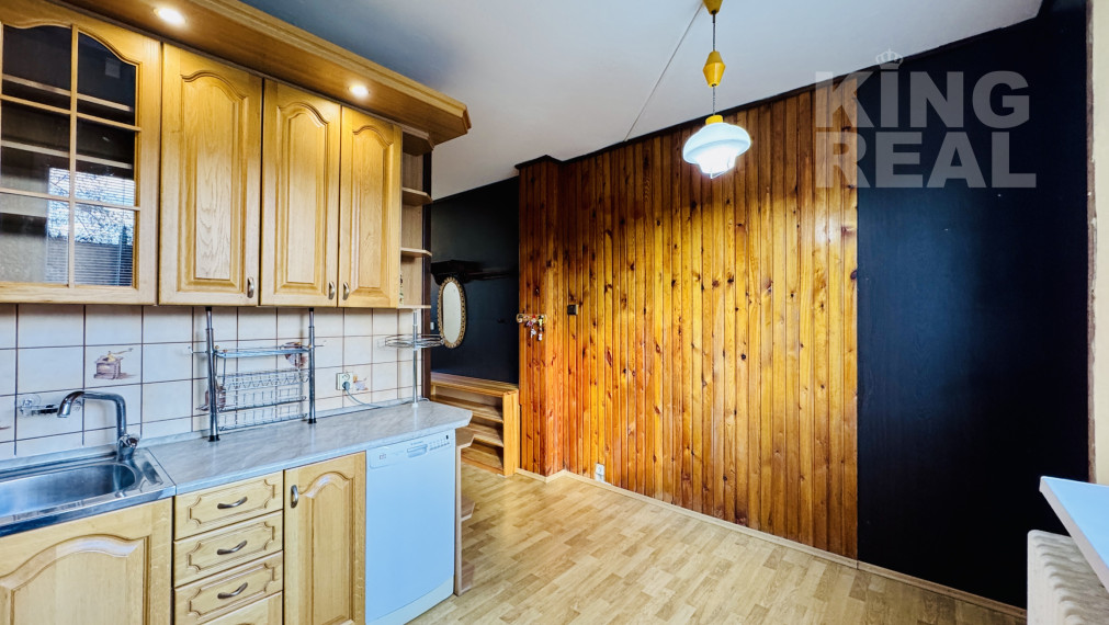 ***REZERVOVANÉ*** Na predaj 3,5 izbový byt  s loggiou a veľkou pivnicou v centre mesta Bardejov, ul. Dlhý rad 19