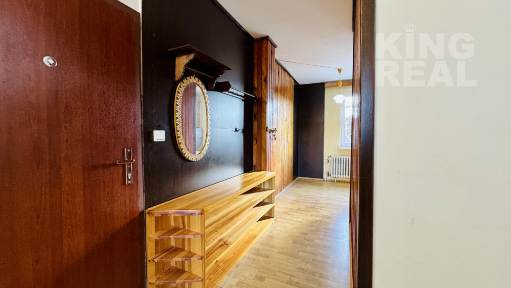 ***REZERVOVANÉ*** Na predaj 3,5 izbový byt  s loggiou a veľkou pivnicou v centre mesta Bardejov, ul. Dlhý rad 19