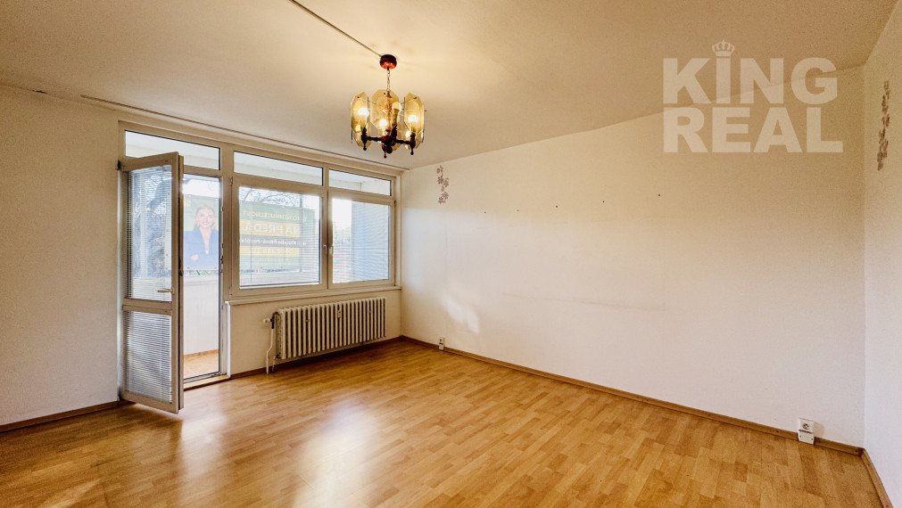 ***REZERVOVANÉ*** Na predaj 3,5 izbový byt  s loggiou a veľkou pivnicou v centre mesta Bardejov, ul. Dlhý rad 19