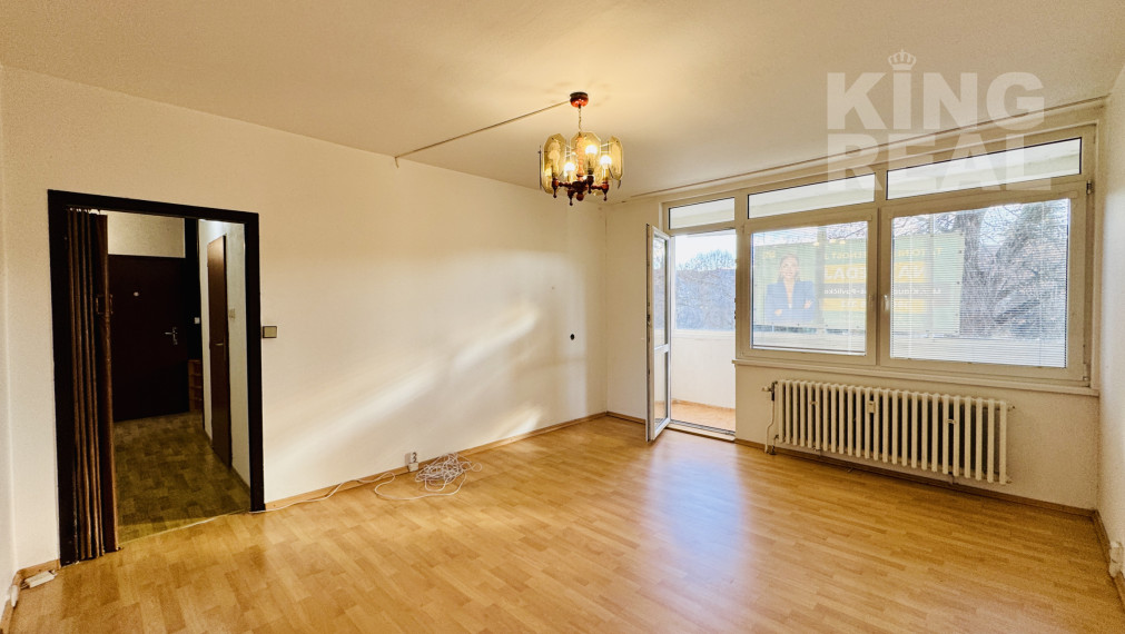 ***REZERVOVANÉ*** Na predaj 3,5 izbový byt  s loggiou a veľkou pivnicou v centre mesta Bardejov, ul. Dlhý rad 19