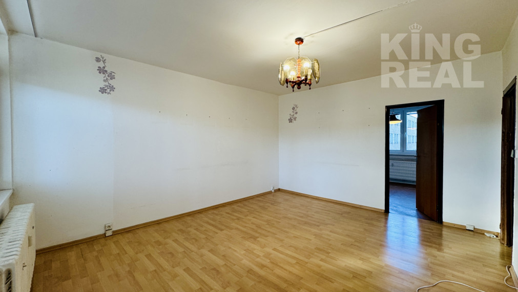 ***REZERVOVANÉ*** Na predaj 3,5 izbový byt  s loggiou a veľkou pivnicou v centre mesta Bardejov, ul. Dlhý rad 19