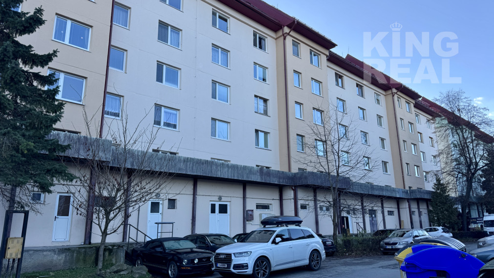 ***REZERVOVANÉ*** Na predaj 3,5 izbový byt  s loggiou a veľkou pivnicou v centre mesta Bardejov, ul. Dlhý rad 19