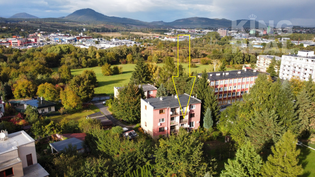 NA PREDAJ - Tehlový 3-izbový byt so ZÁHRADKOU a SÚKROMNÝM DVOROM v širšom CENTRE Prešova!