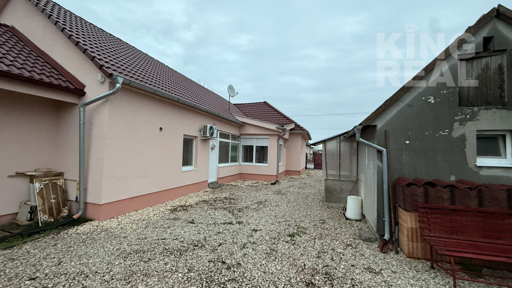 NA PREDAJ RODINNÝ DOM ÚĽANY NAD ŽITAVOU