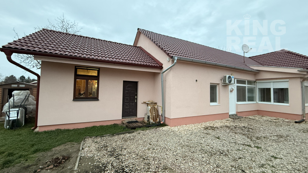 NA PREDAJ RODINNÝ DOM ÚĽANY NAD ŽITAVOU