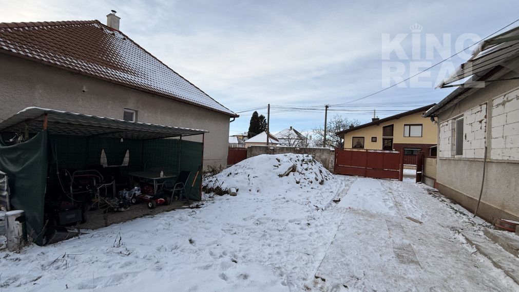 NA PREDAJ – RODINNÝ DOM S PRÍSTAVBOU, BÁNOV