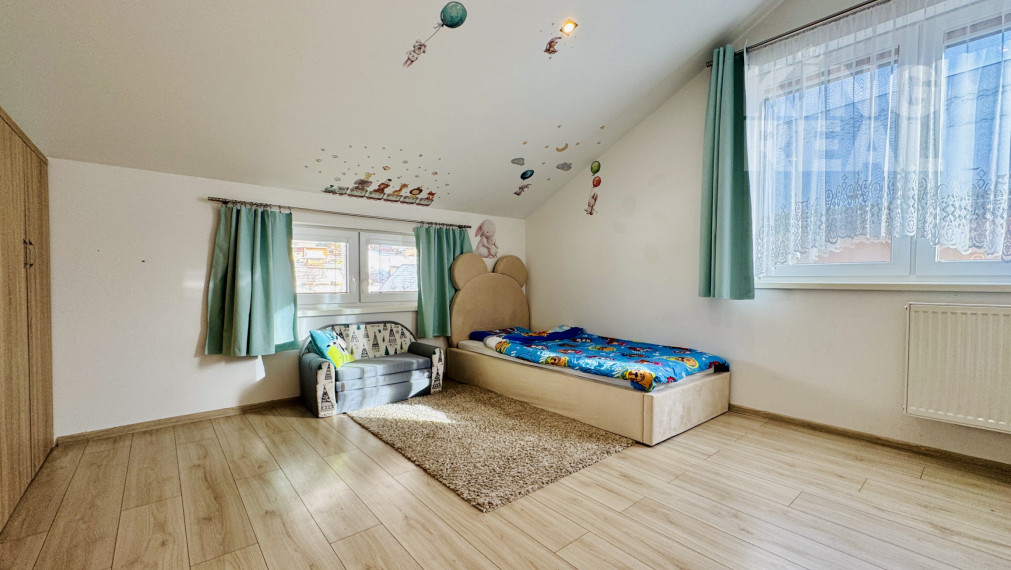 Moderný 2-podlažný drevodom s krbom, terasou a parkovaním, Kľušov, okr. Bardejov