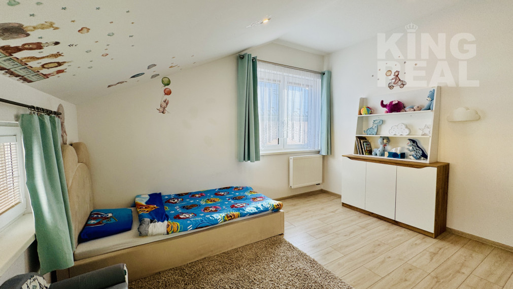 Moderný 2-podlažný drevodom s krbom, terasou a parkovaním, Kľušov, okr. Bardejov