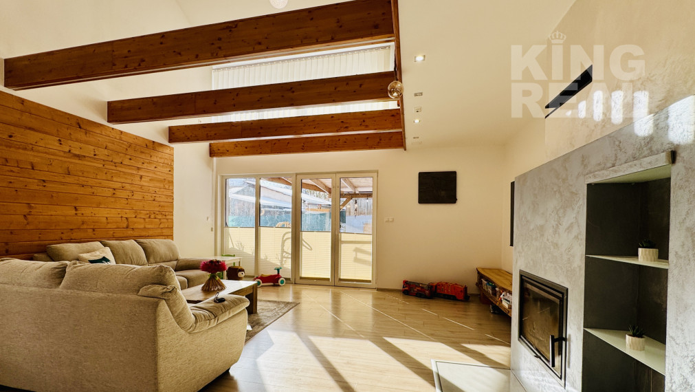 **PREDANÝ**Moderný 2-podlažný drevodom s krbom, terasou a parkovaním, Kľušov, okr. Bardejov