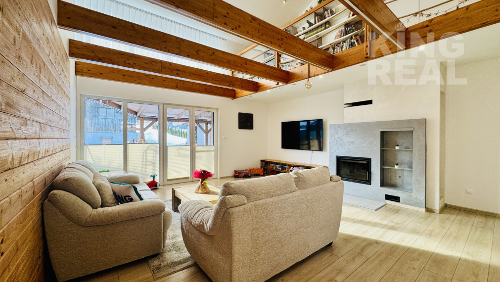 Moderný 2-podlažný drevodom s krbom, terasou a parkovaním, Kľušov, okr. Bardejov