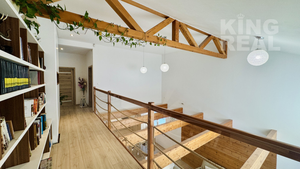 Moderný 2-podlažný drevodom s krbom, terasou a parkovaním, Kľušov, okr. Bardejov