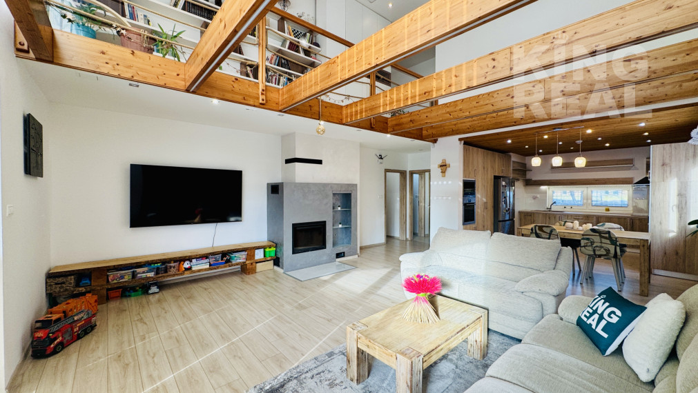 Moderný 2-podlažný drevodom s krbom, terasou a parkovaním, Kľušov, okr. Bardejov