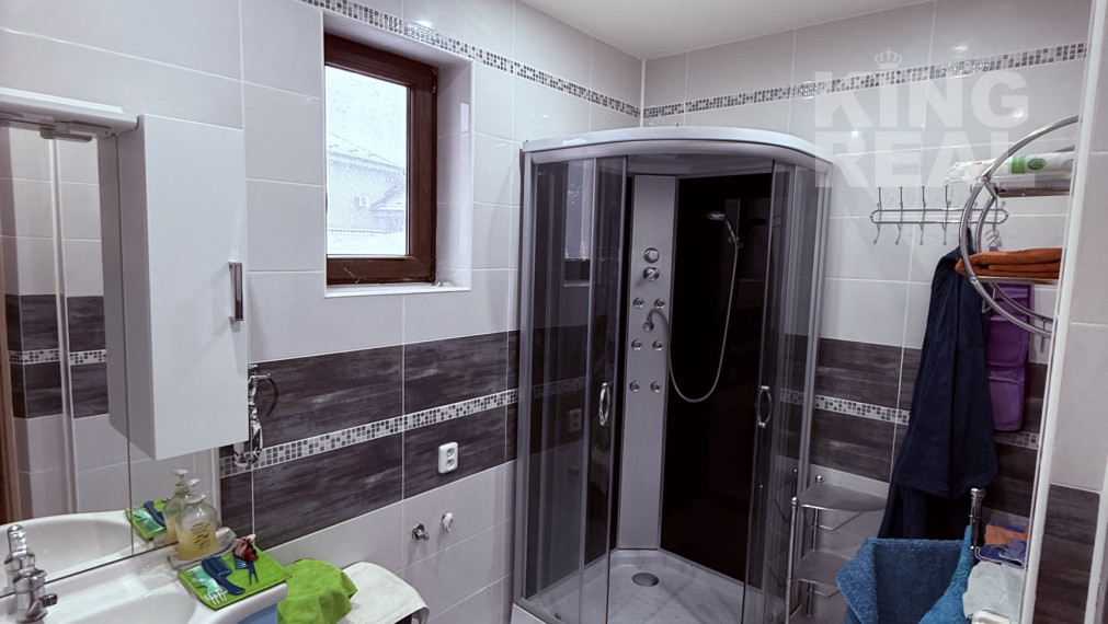 RODINNÝ DOM PO KOMPLETNEJ REKONŠTRUKCII DVORY NAD ŽITAVOU