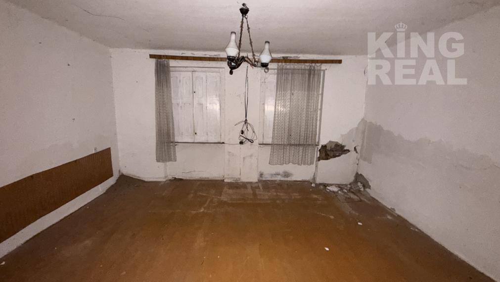 Pozemok s domom v obci Dvory nad Žitavou