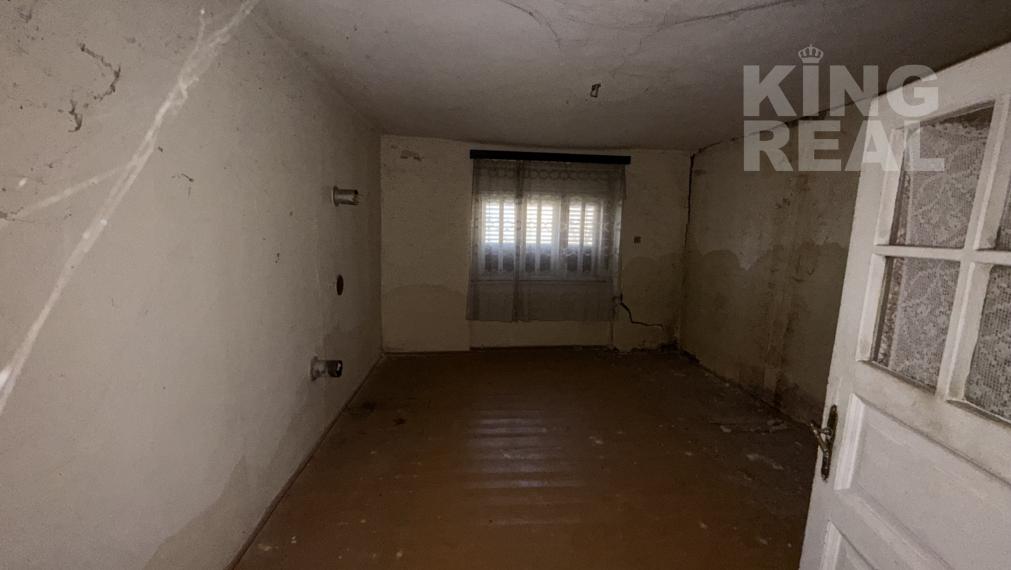 Pozemok s domom v obci Dvory nad Žitavou