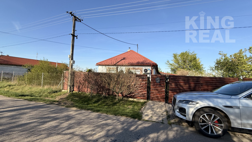 Pokojné bývanie v Malom Jatove s apartmánmi a záhradou