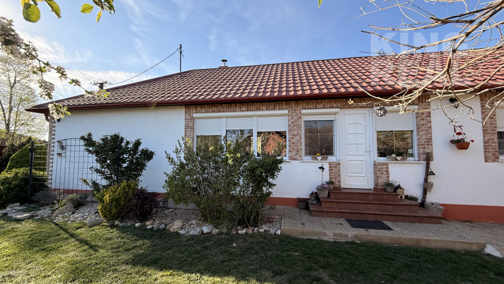 Pokojné bývanie v Malom Jatove s apartmánmi a záhradou