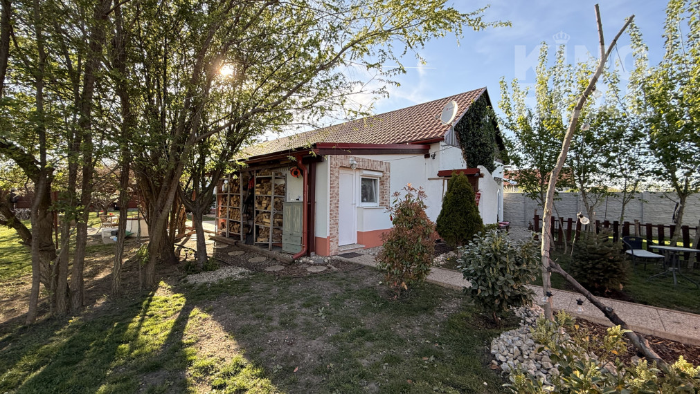 Pokojné bývanie v Malom Jatove s apartmánmi a záhradou