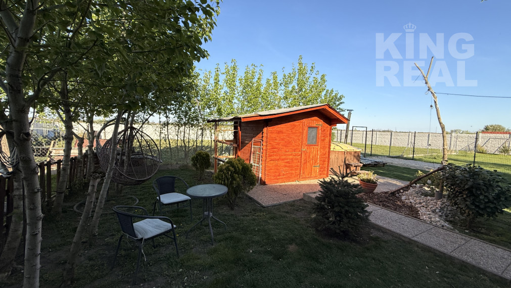 Pokojné bývanie v Malom Jatove s apartmánmi a záhradou