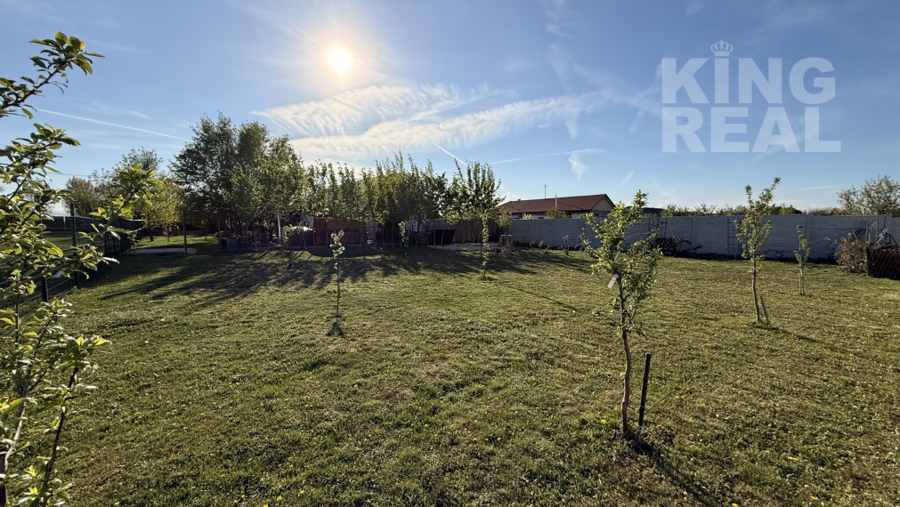 Pokojné bývanie v Malom Jatove s apartmánmi a záhradou