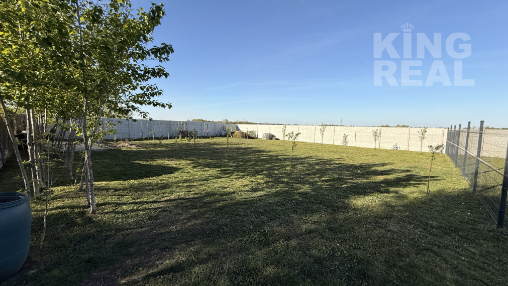 Pokojné bývanie v Malom Jatove s apartmánmi a záhradou