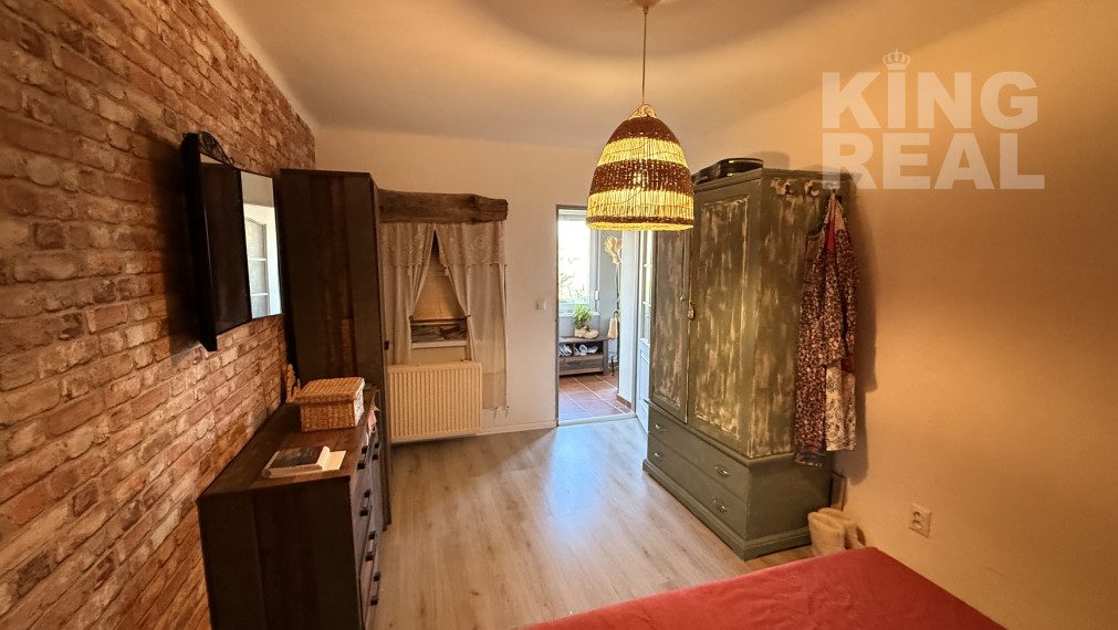 Pokojné bývanie v Malom Jatove s apartmánmi a záhradou