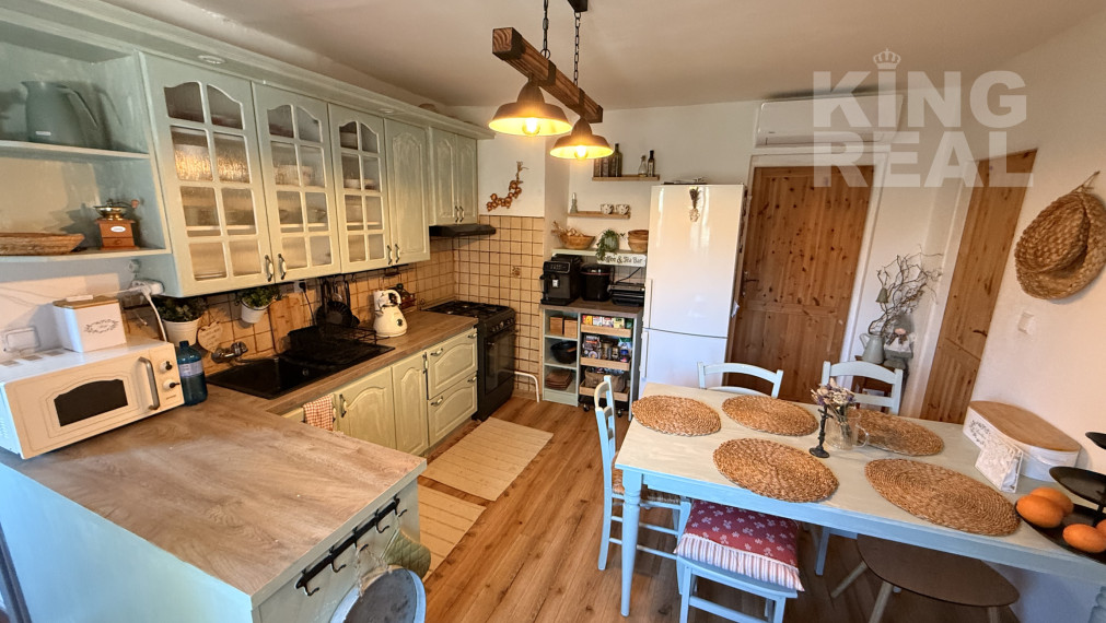 Pokojné bývanie v Malom Jatove s apartmánmi a záhradou