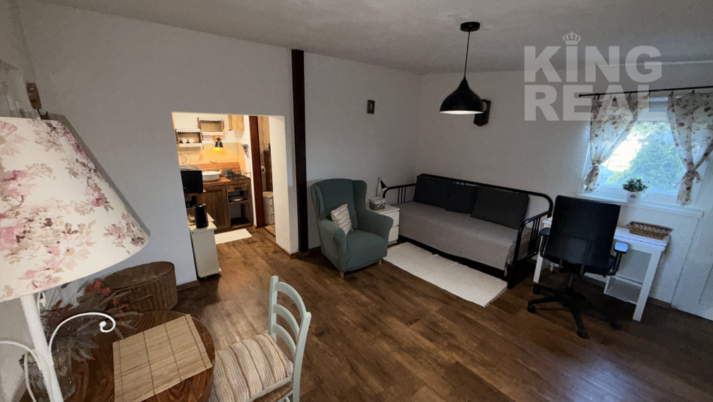 Pokojné bývanie v Malom Jatove s apartmánmi a záhradou