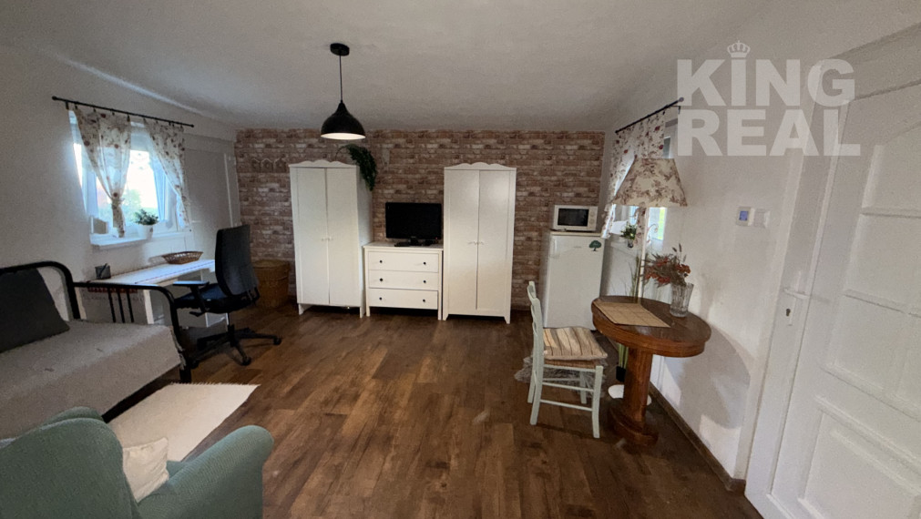 Pokojné bývanie v Malom Jatove s apartmánmi a záhradou