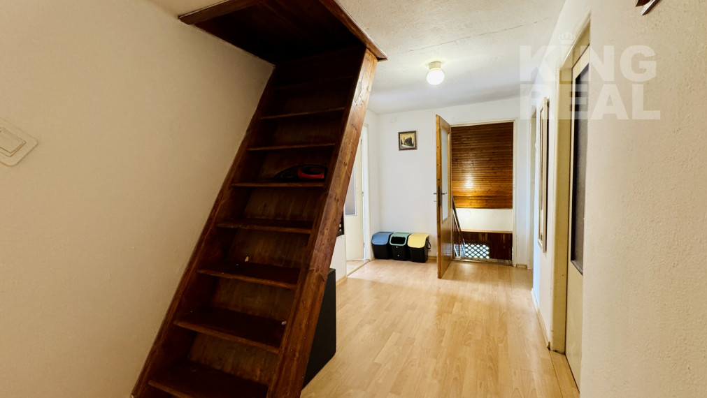 Bývajte aj podnikajte na jednej adrese: Rodinný dom s pozemkom na ul. Kukurelliho 18, okr. Bardejov