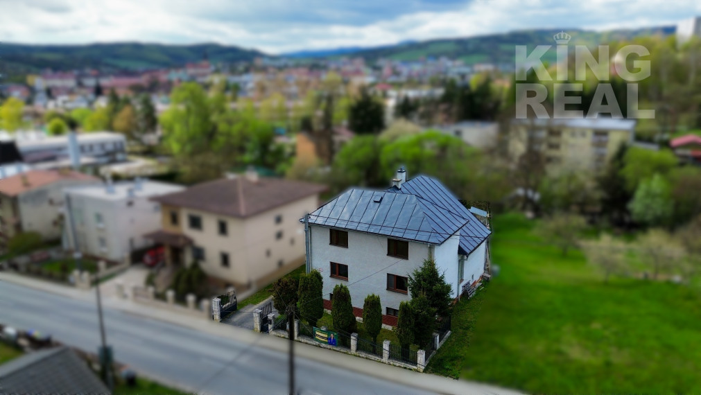 Bývajte aj podnikajte na jednej adrese: Rodinný dom s pozemkom na ul. Kukorelliho 18, okr. Bardejov