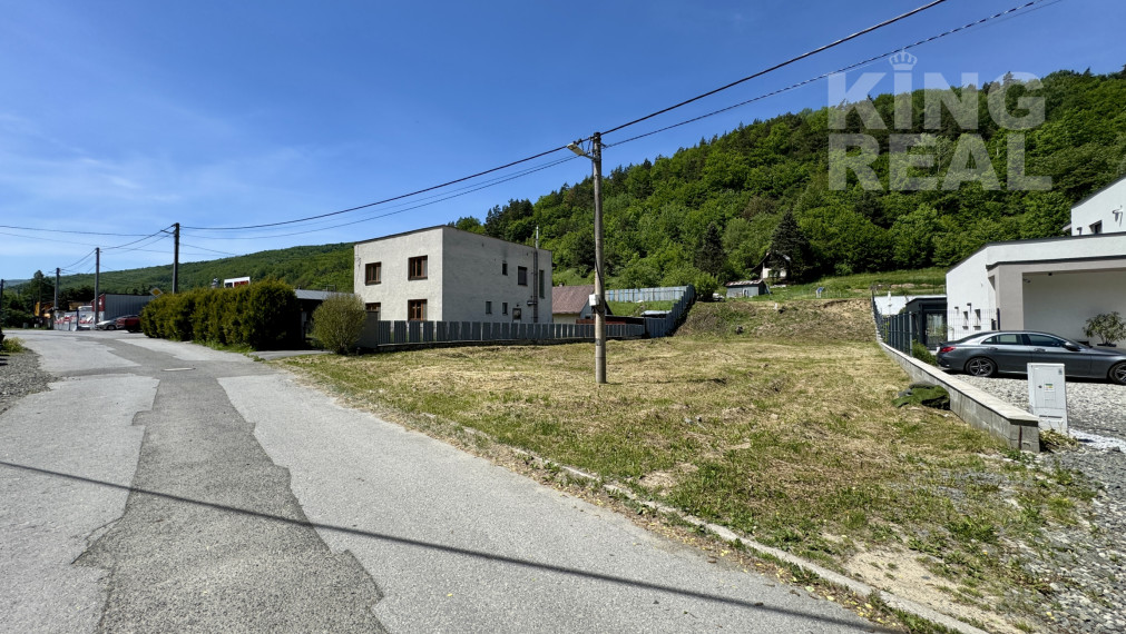 Na predaj: Stavebný pozemok 933 m² s inžinierskymi sieťami – Bardejov (Bardejovská Zábava)