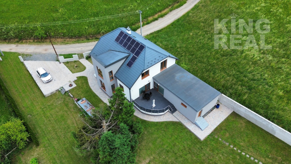 Veľký rodinný dom na rozsiahlom pozemku v obci Zborov okr. Bardejov