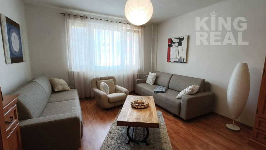 Elegantný 2-izbový byt s lodžiou v Nových Zámkoch – 61 m²