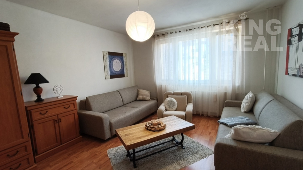 Elegantný 2-izbový byt s lodžiou v Nových Zámkoch – 61 m²