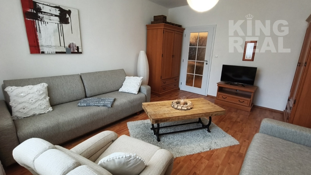 Elegantný 2-izbový byt s lodžiou v Nových Zámkoch – 61 m²