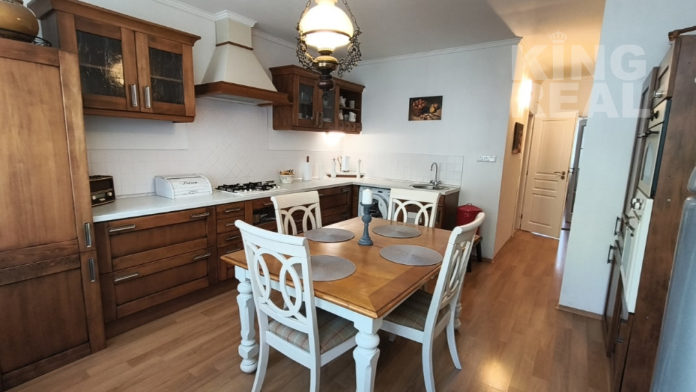 Elegantný 2-izbový byt s lodžiou v Nových Zámkoch – 61 m²