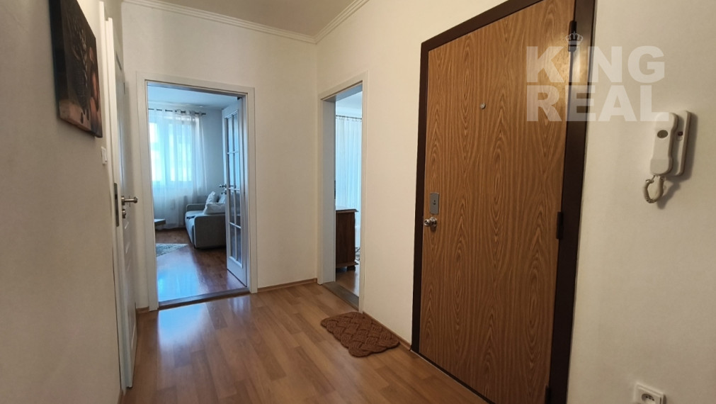 Elegantný 2-izbový byt s lodžiou v Nových Zámkoch – 61 m²