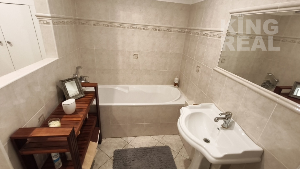 Elegantný 2-izbový byt s lodžiou v Nových Zámkoch – 61 m²
