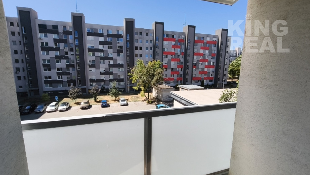 Elegantný 2-izbový byt s lodžiou v Nových Zámkoch – 61 m²