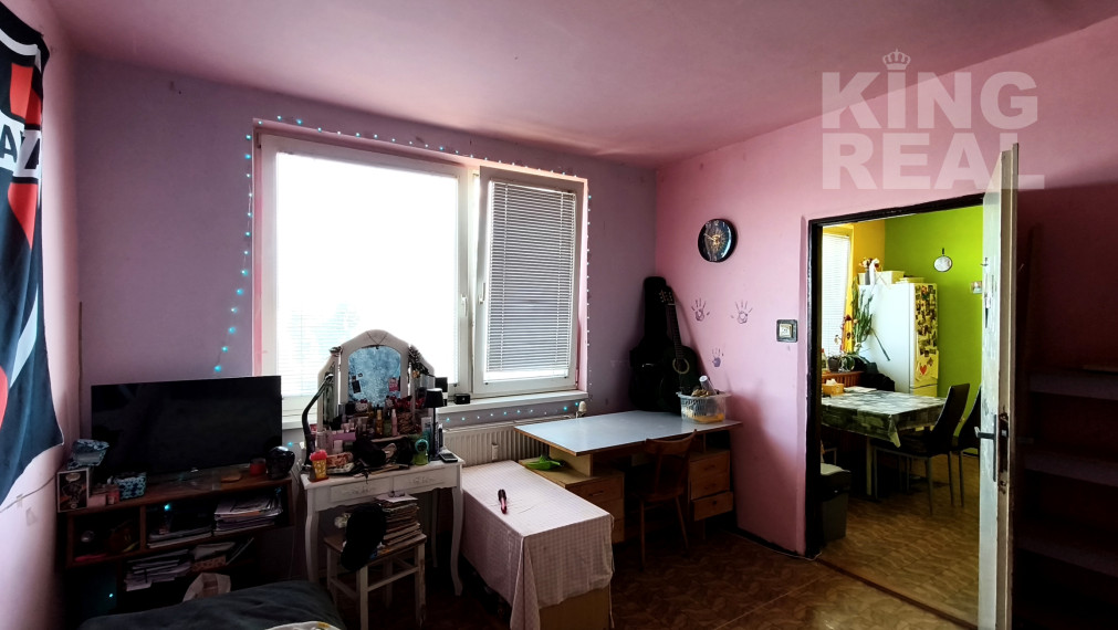 Exkluzívne na predaj 3-izbový byt s balkónom v meste Štúrovo.