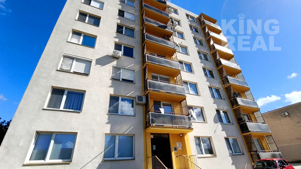 Exkluzívne na predaj 3-izbový byt s balkónom v meste Štúrovo.