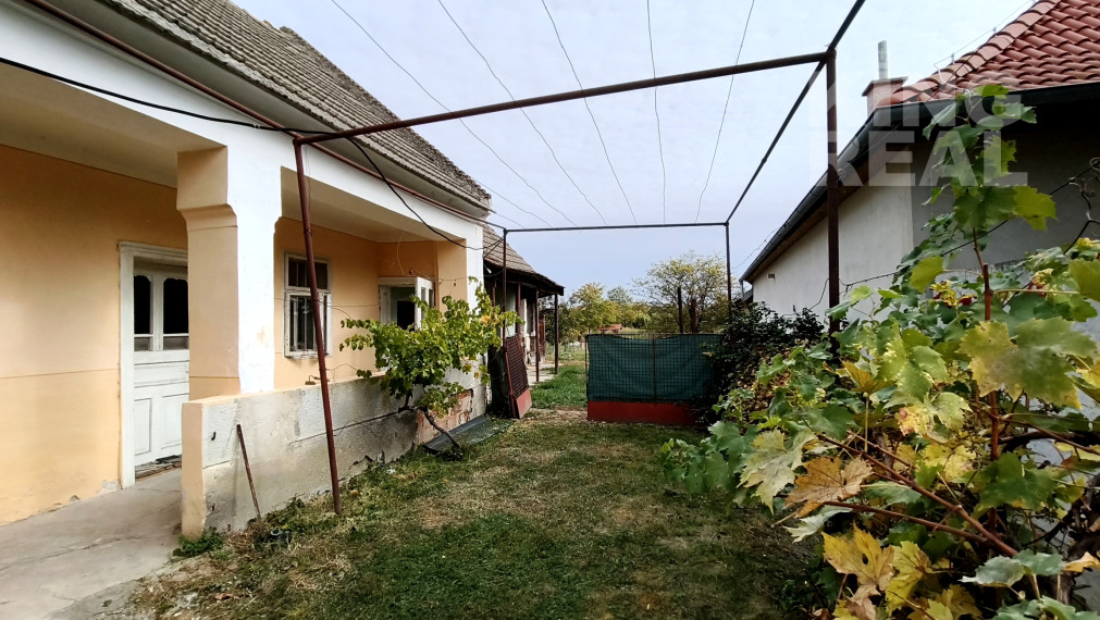 4-izbový rodinný dom v Tešedíkove s pozemkom pri jazere