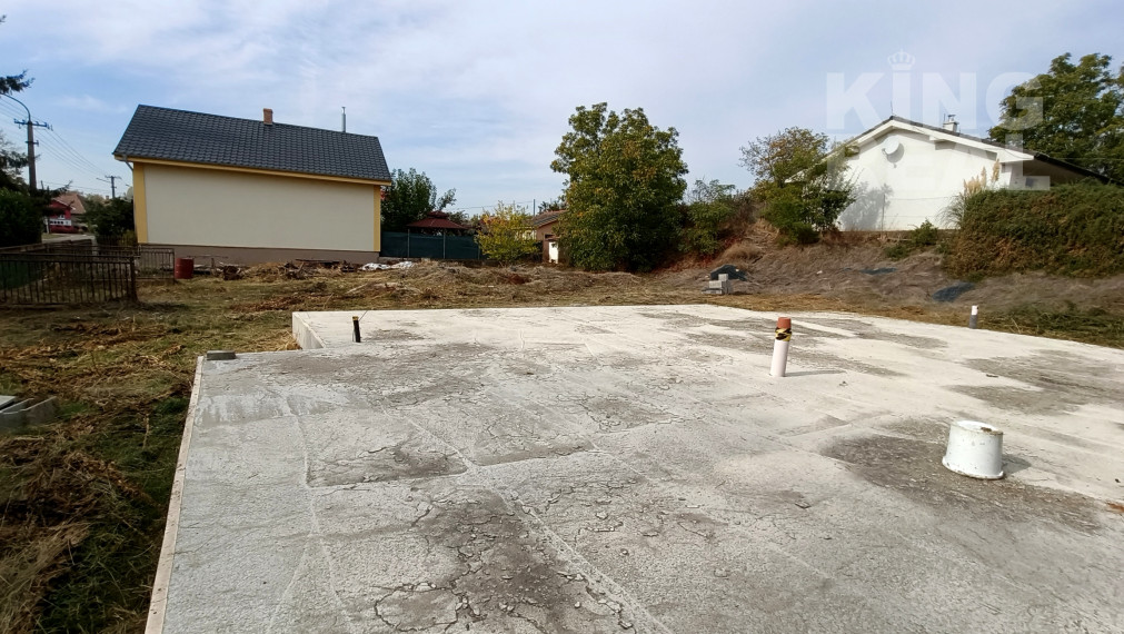 Pozemok 976 m² v Nitrianskom Hrádku so stavebným povolením