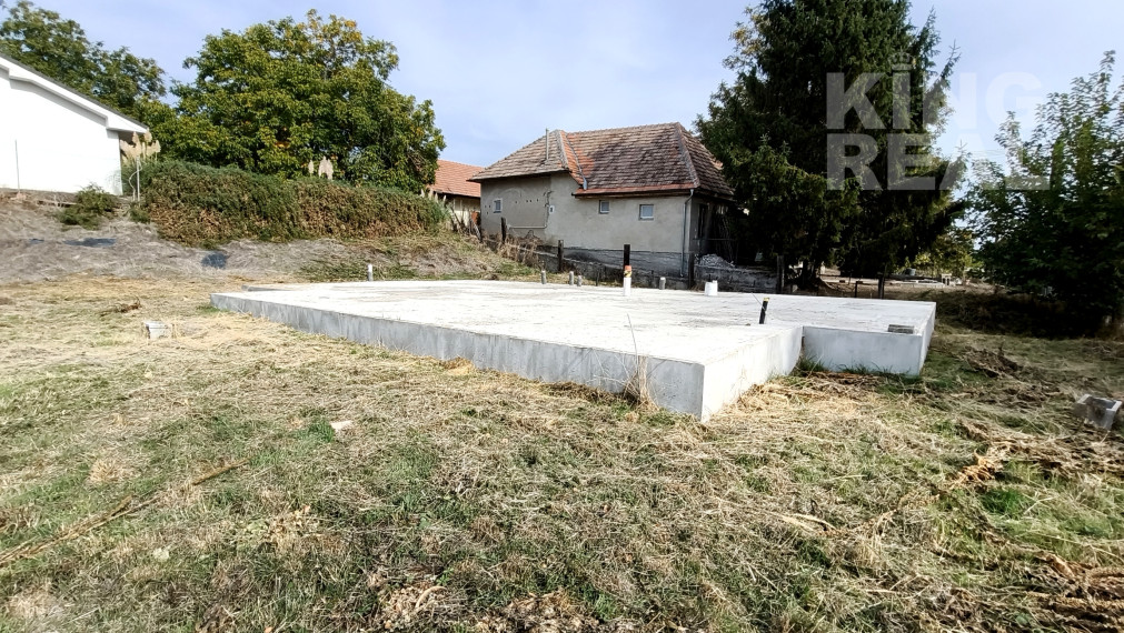 Pozemok 976 m² v Nitrianskom Hrádku so stavebným povolením