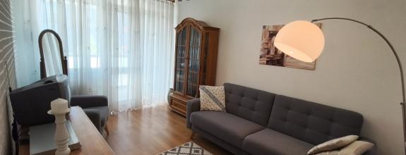Elegantný 2-izbový byt s lodžiou v Nových Zámkoch – 61 m²
